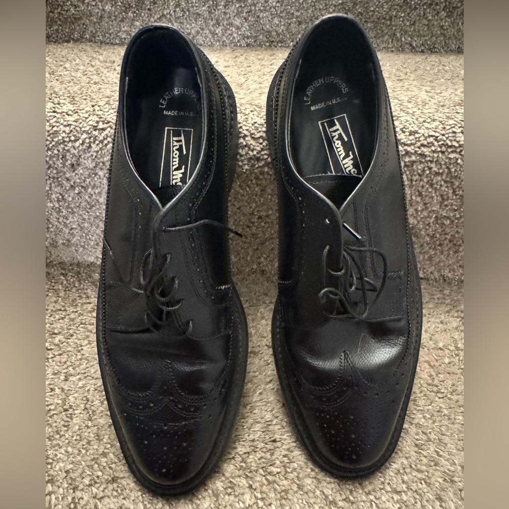 Thom McAn Men's Black Dress Shoes Sz 11 #4110 good condition.